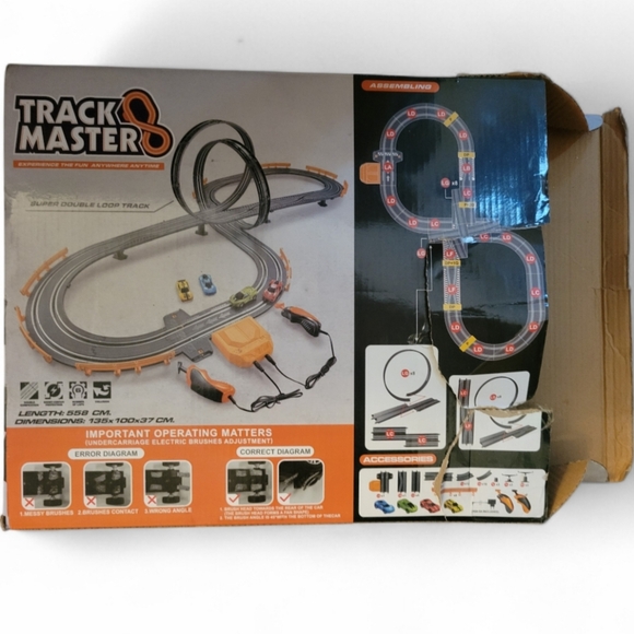 Track Master Slot Racing Set with 2 Cars - Picture 2 of 9